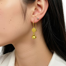 Load image into Gallery viewer, Tiny Disc Cluster Drop Earrings